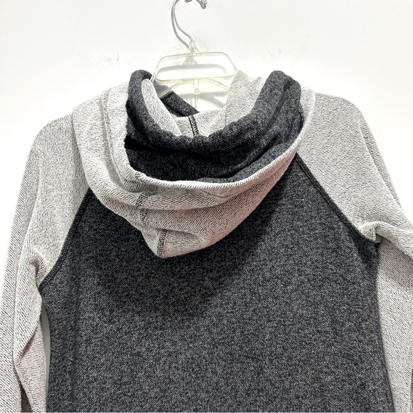 Kimi and Kai Maternity Active Asymmetrical Zip Sweatshirt Hoodie - Picture 9 of 10